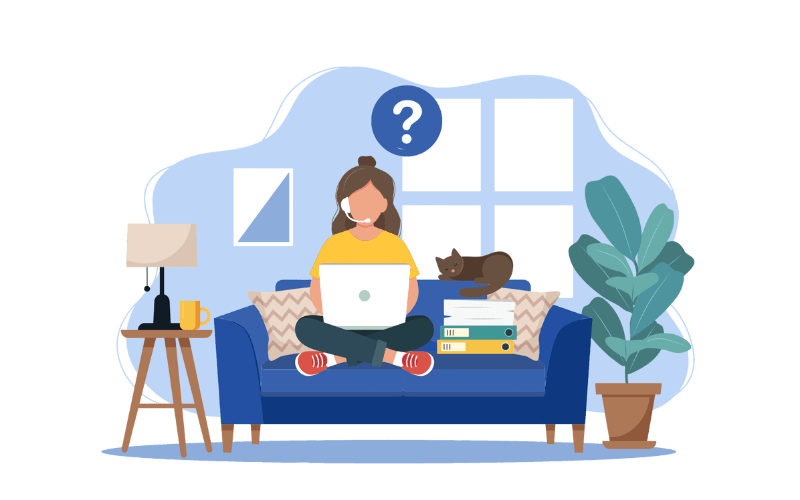 Kobieta siedzi na kanapie z laptopem i słuchawkami. Na wezgłowiu śpi kot, a obok niej leżą teczki z dokumentami.